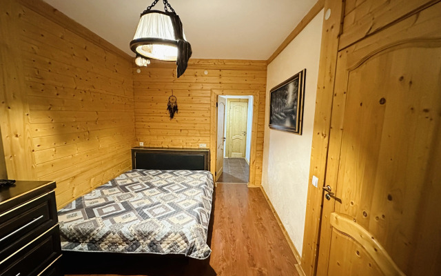 Na Alanskoy, 25 "indeyskaya" Flat