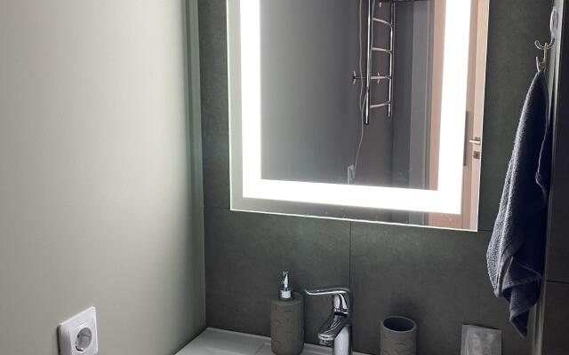 V Tsentre Na Chernyshevskogo Flat