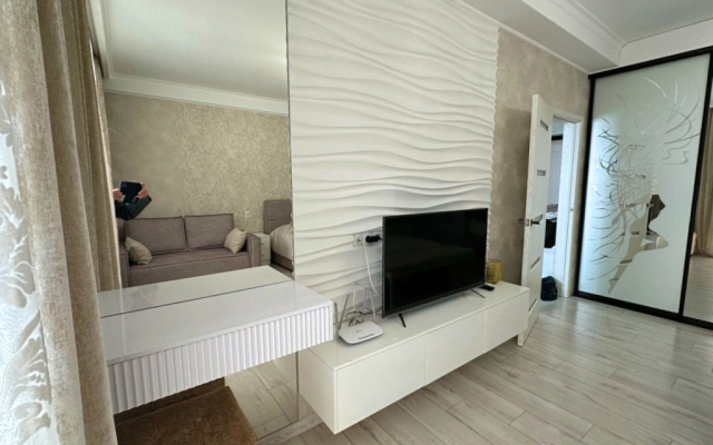 Chkalova 37 na chetvertom etazhe s lodzhiey Apartments