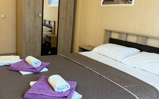 Yakor Hotel