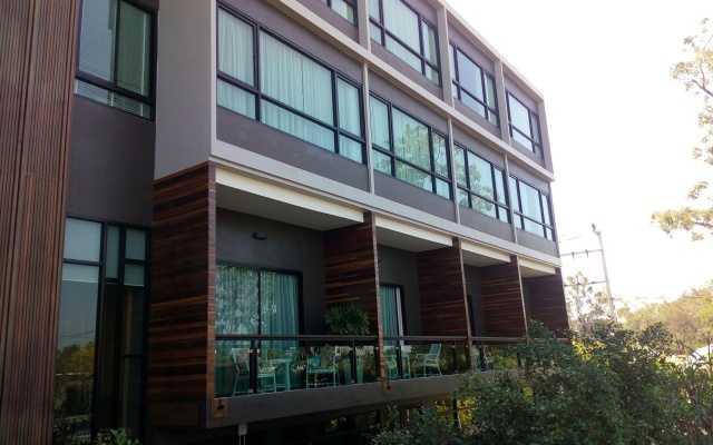 North Hill City Resort Hotel