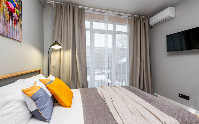 Uyutnaya Sovremennaya Studiya U Tsirka Flat