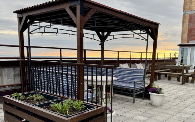 Dvukhurovnevaya S Terrasoy dlya pary Flat