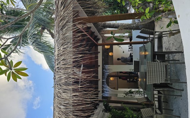 Island Luxury Fehendhoo - Family Hotel