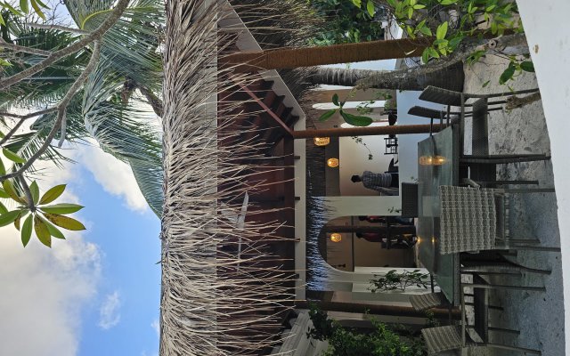 Отель Island Luxury Fehendhoo - Family Hotel