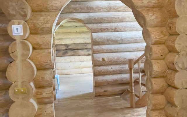 Uyutny dom v lesu u reki Private house