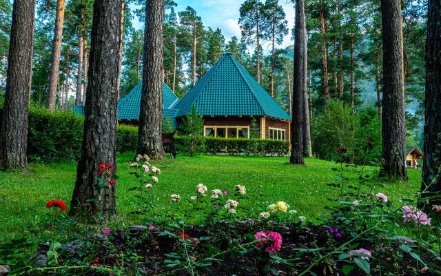 Kedroviy Ostrov (Сhemal) Hotel