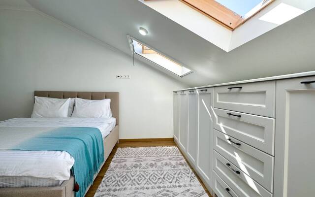 With balconies and mountain views on Meletyan 5a Flat