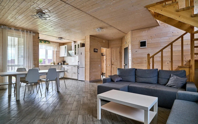 Kottedzh s saunoy ryadom s Petergofom Private house