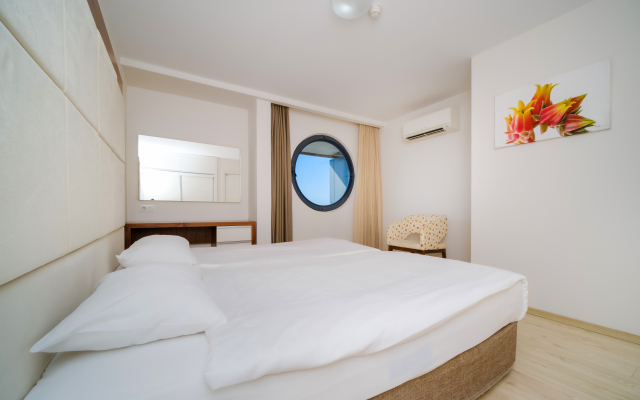 Delfino Boutique Apart-Hotel