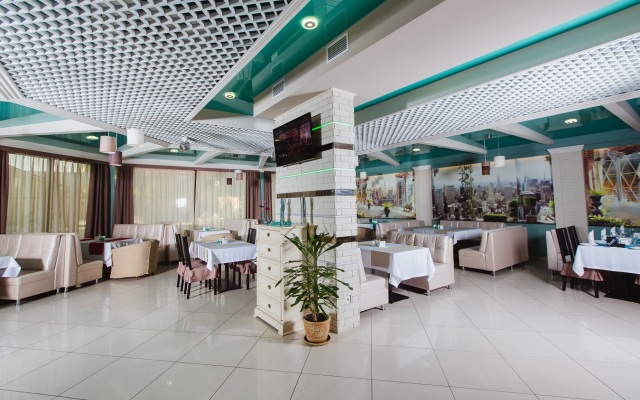 Monarch Hotel