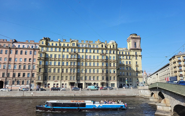 Studiya v Tsentre na Fontanke dlya Troikh Flat