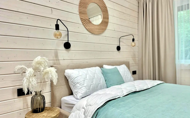 Частный дом с чаном в лесу