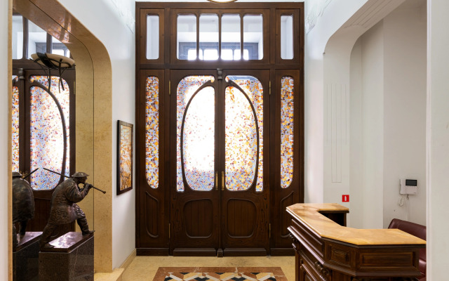 Nikitskiy Bulvar 7b Apartments