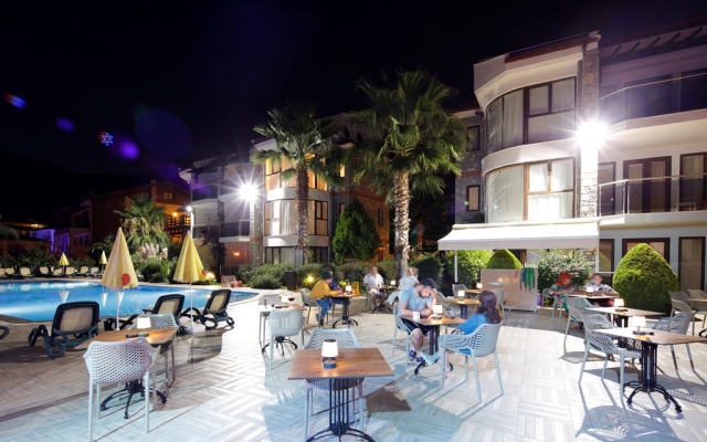 Golden Life Heights Deluxe Suite Hotel