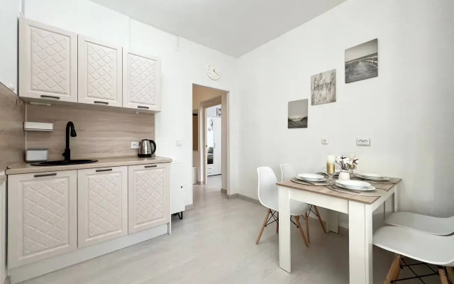 Uyutnaya I Svetlaya U Metro Flat
