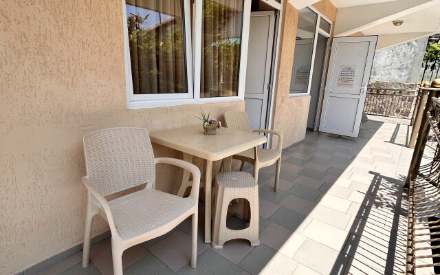 Otdyih V Loo Guest House