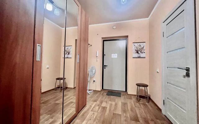 Квартира Светлая, чистая студия Вояж на Геологоразведчиков 44А