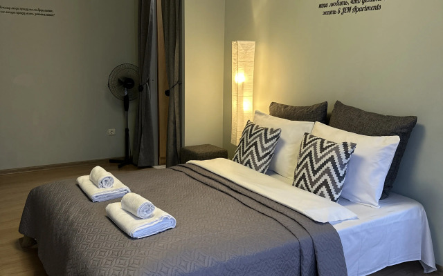 J&N Apartments Tryokhmestnaya studiya s balkonom v tsentre goroda Moskovskiy 16 Apartments