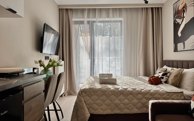 Апартаменты с балконом и видом на сосновый парк рядом с морем