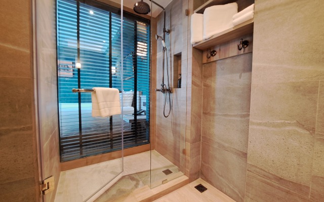 The Coach Hotel Sukhumvit / Asok BTS Bangkok by Compass Hospitality