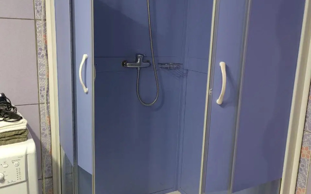 Bolshaya Uyutnaya Dvukhkomnatnaya Kvartira Flat