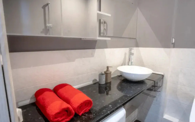 So Stilnym Remontom 1 Apartments