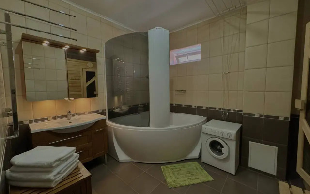 Semeyny lyuks s saunoy Flat