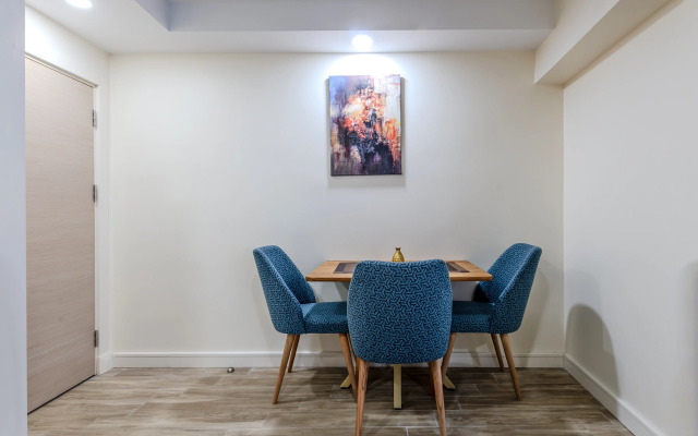 Отель Roys Hotel & Suites