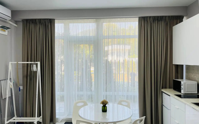 S Otdelnym Vkhodom V Apart-Komplekse S Basseynom Apartment