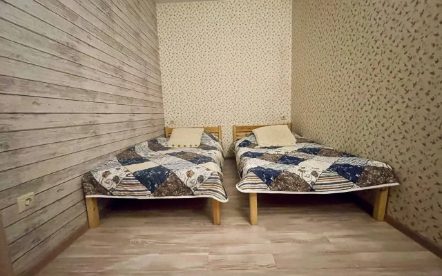 Pihtoviy sad ot akamoz Flat