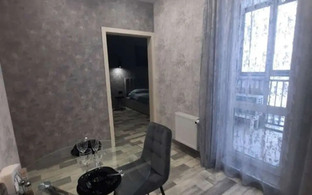 S Zhivopisnym Vidom Na Reku Flat