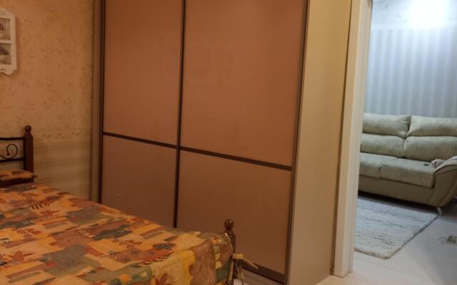 Dom c sadom na Kamyshanovykh Guest house