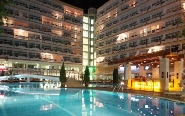 Oasis Resort - Menada Apart-Hotel