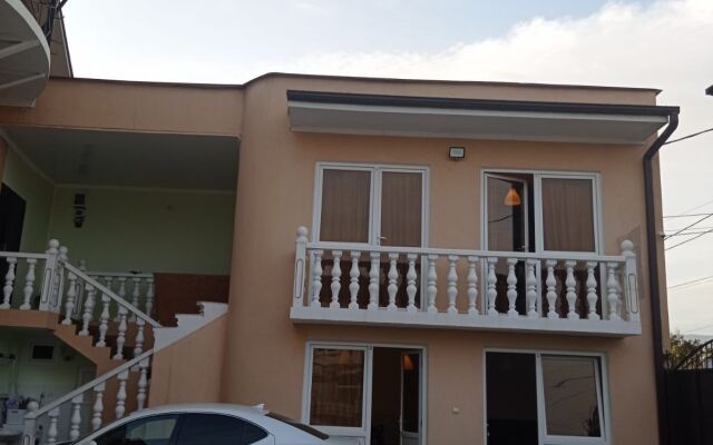 "San-Mariya" Guest House