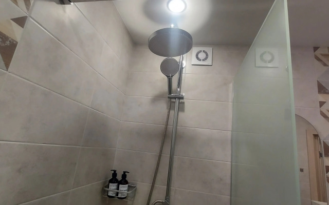 Ryadom S Akademiey Yedinoborstv Flat