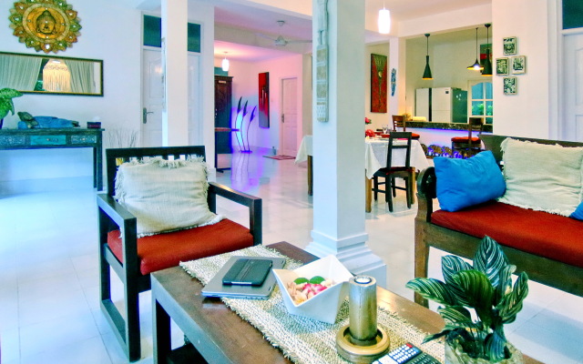 White 3BR in Seminyak Villa
