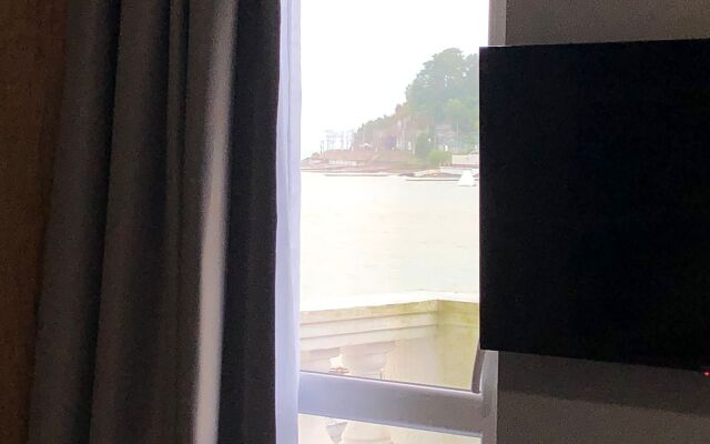 Port Hotel
