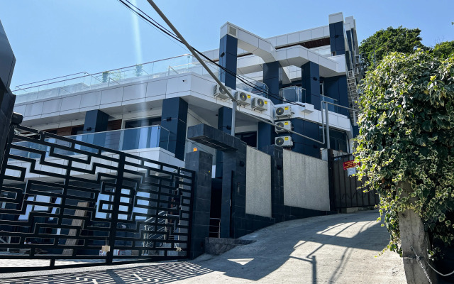 Kaskad na Pervoy Beregovoy Linii Flat