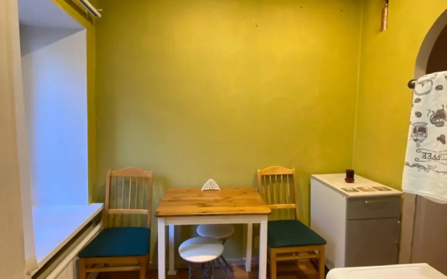 700 Shagov Do Nevskogo Prospekta Flat