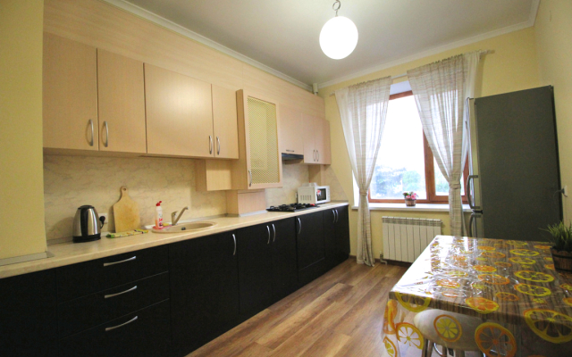 2-Komn Kvartira 90 M2 Na Bulgakova by Sutki26 Apartments