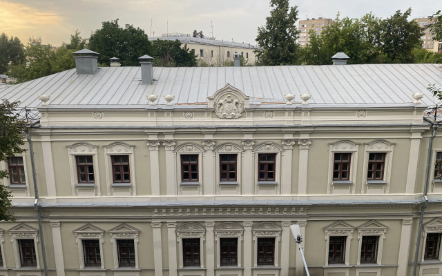 Жилое помещение Квартира трехкомнатная в центре Москвы