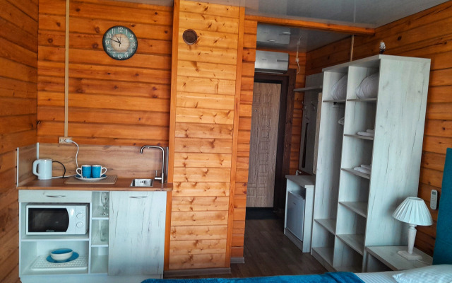 S Balkonom I Parkovkoy Flat