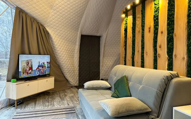 V Lesu Glamping