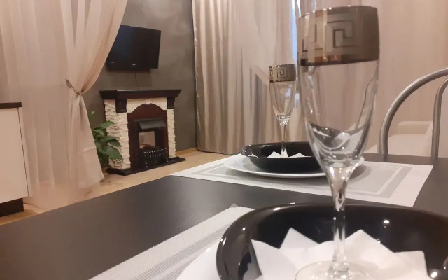 S Konditsionerom i Kaminom na Leninskom Prospekte 2+1 Flat