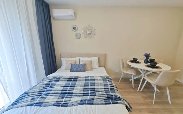 Studiya v Zhk Letniy s vidom na les Apartments