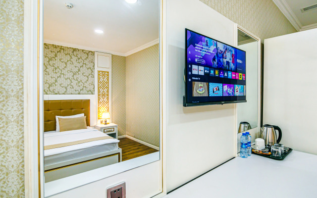 Maris Baku Hotel