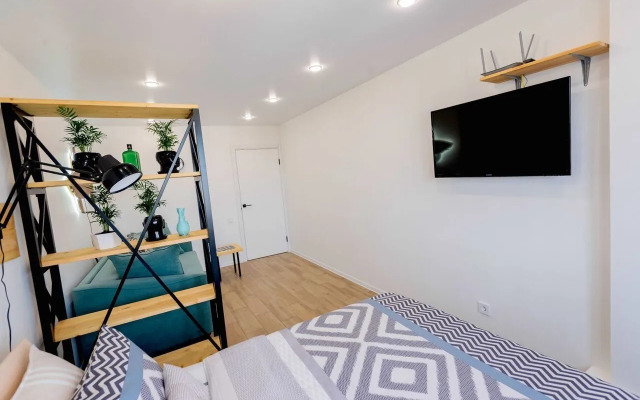 Na Yeleny Kolesovoy 26B Flat
