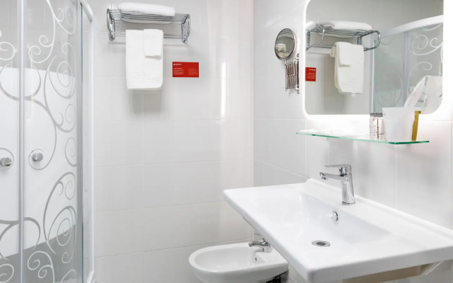 Azimut Kemerovo Hotel 