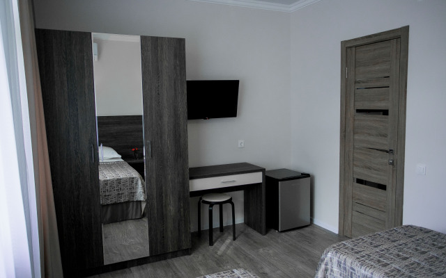 La V Hotel